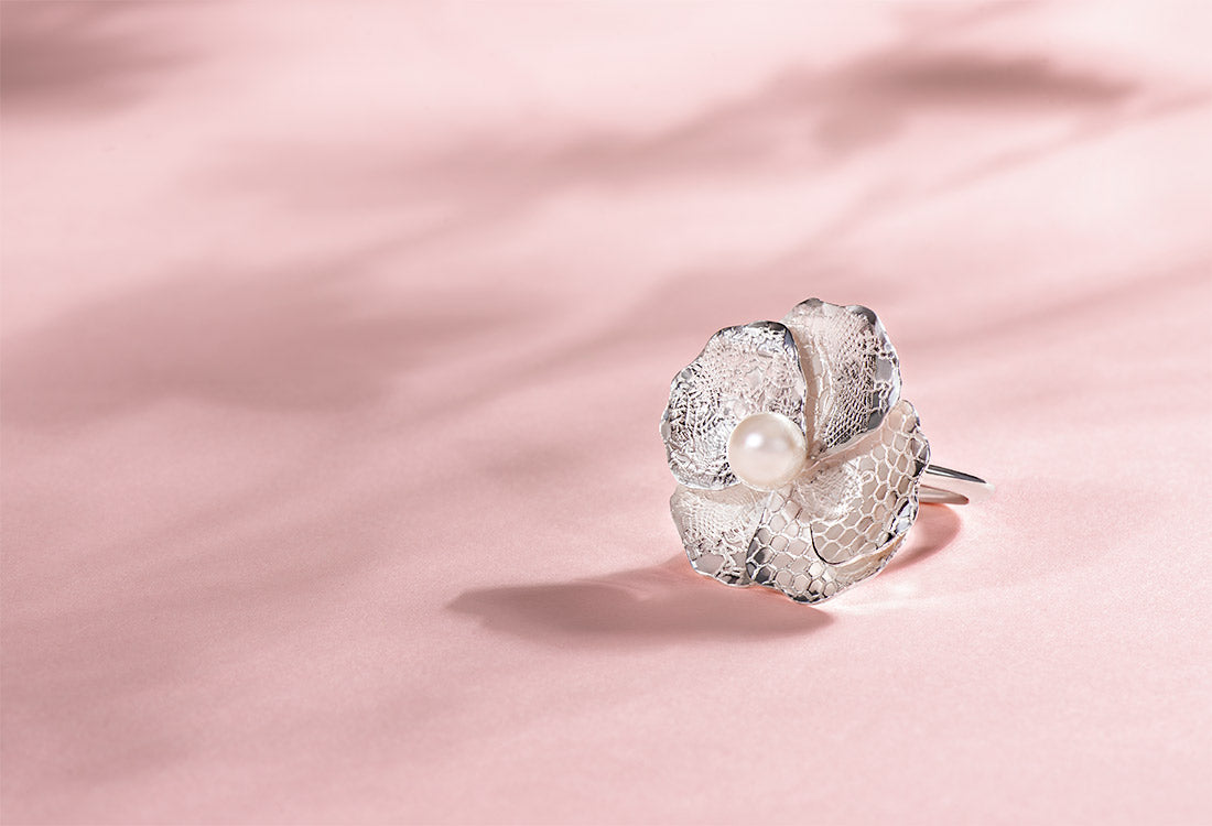 Blossom ring with Akoya pearl